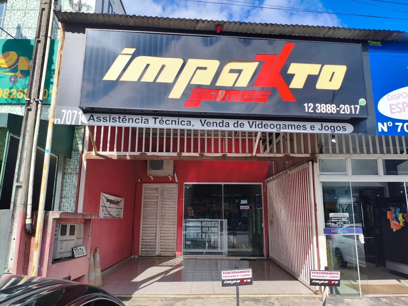 Fachada da loja Impakto Games em Caraguatatuba, referência de videogame no Litoral Norte